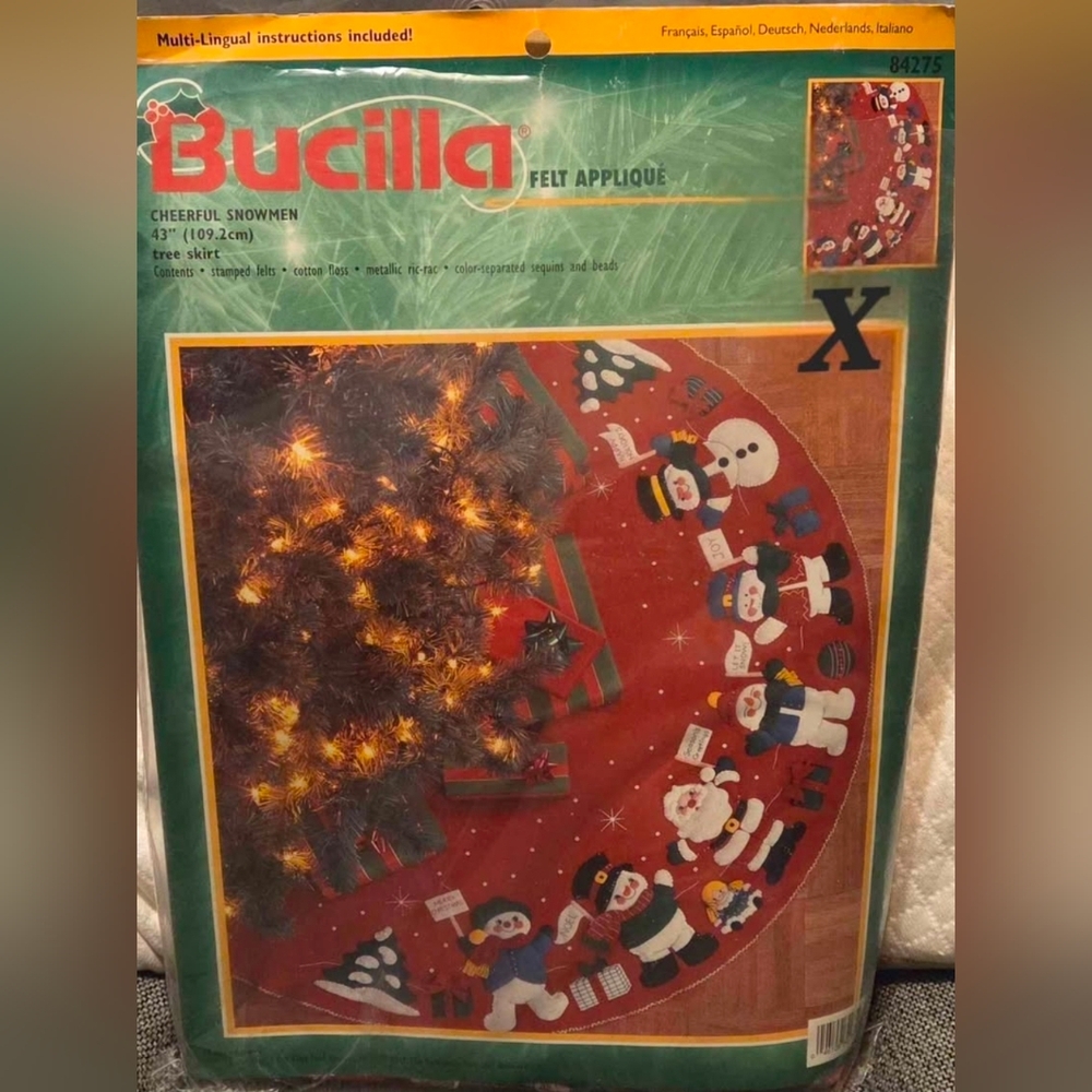 Vtg. Bucilla Felt Applique Cheerful Snowmen 43" Tree Skirt